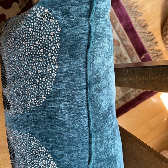 ๐Beautiful quality turquoise velvety feel lumbar pillow with sparkly skulls NWT - Picture 7 of 16